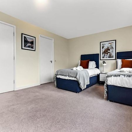 Large Group & Contractor Booking! Duplex W/Parking Milton Keynes Bagian luar foto