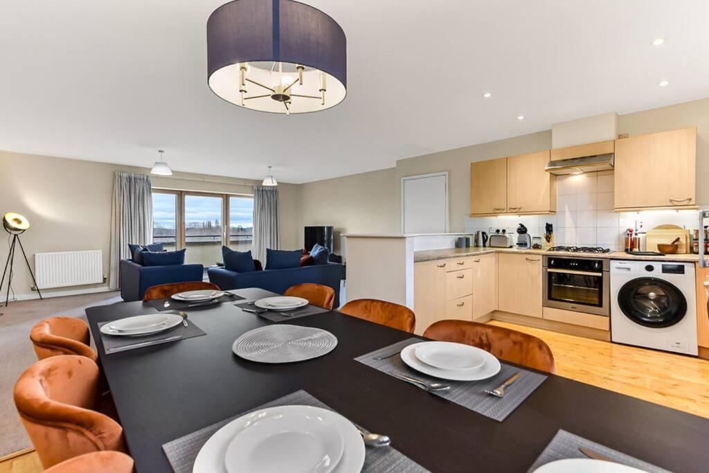 Large Group & Contractor Booking! Duplex W/Parking Milton Keynes Bagian luar foto