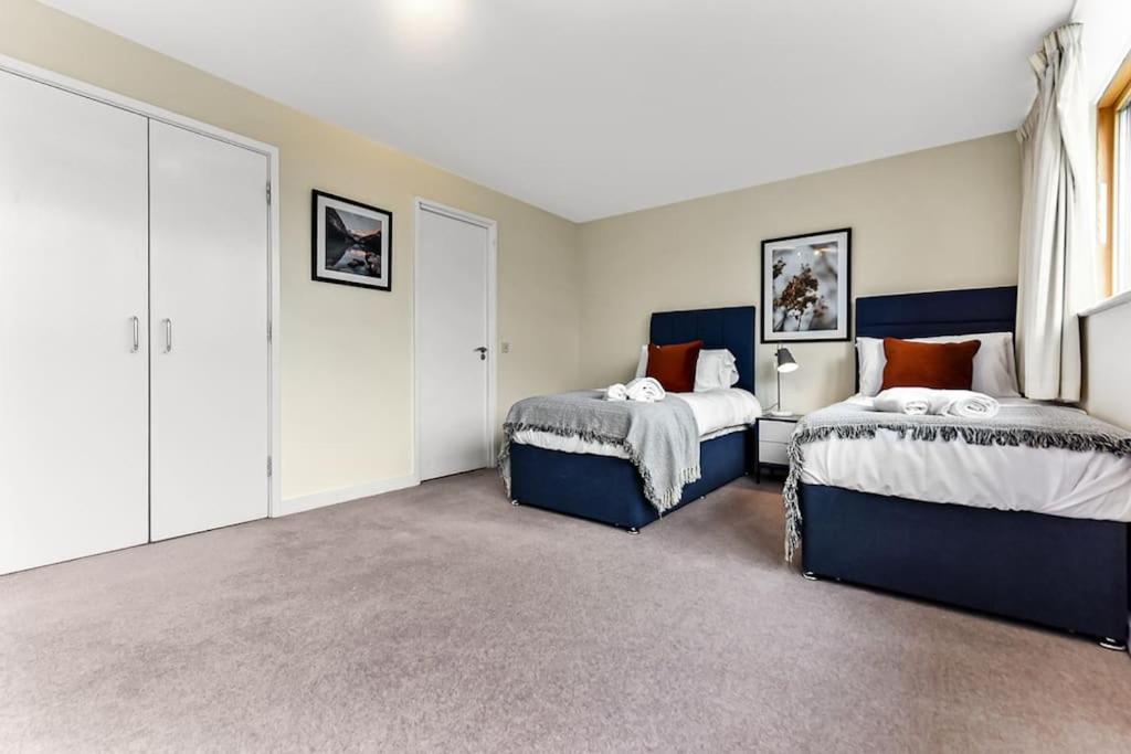 Large Group & Contractor Booking! Duplex W/Parking Milton Keynes Bagian luar foto