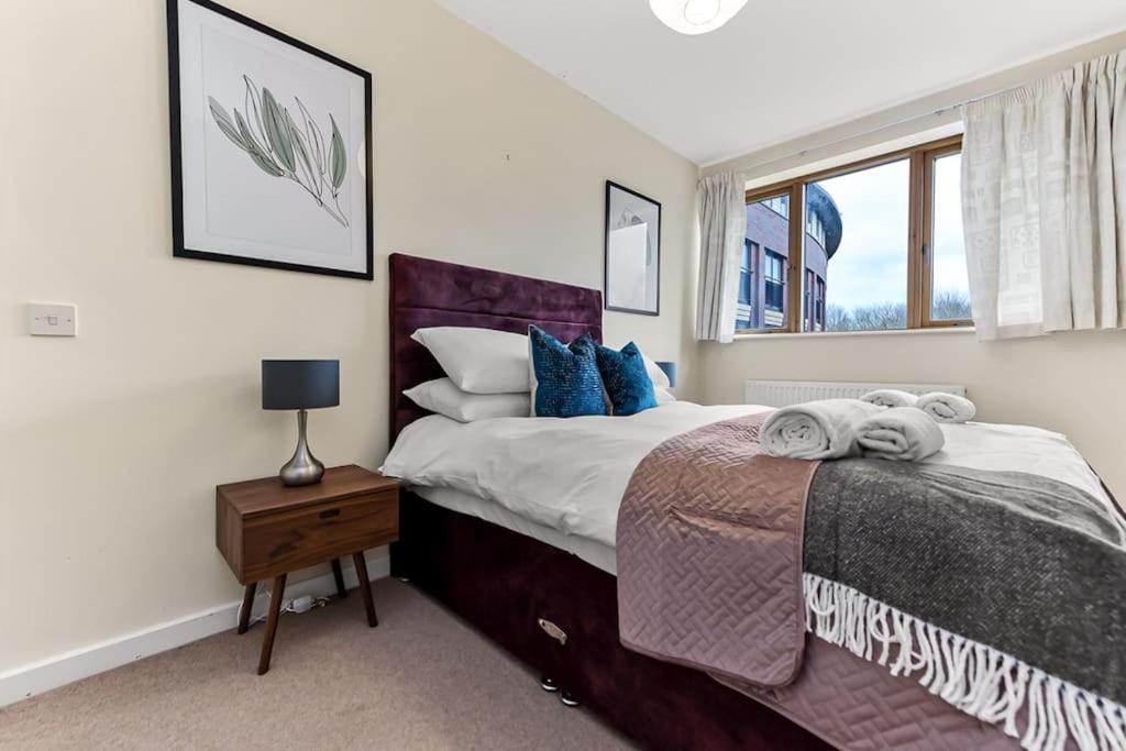 Large Group & Contractor Booking! Duplex W/Parking Milton Keynes Bagian luar foto