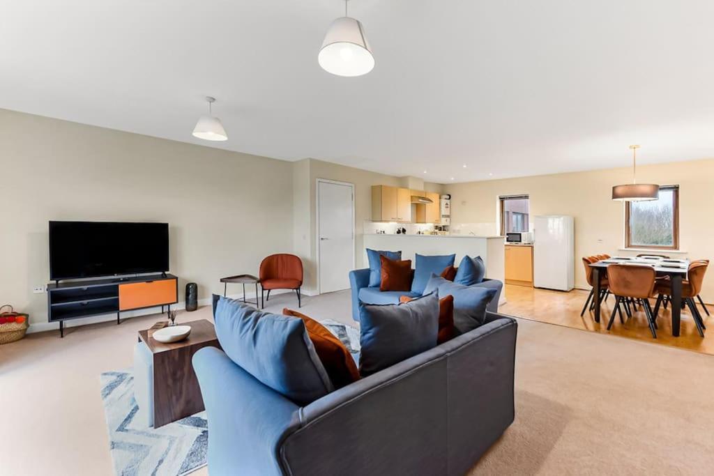Large Group & Contractor Booking! Duplex W/Parking Milton Keynes Bagian luar foto