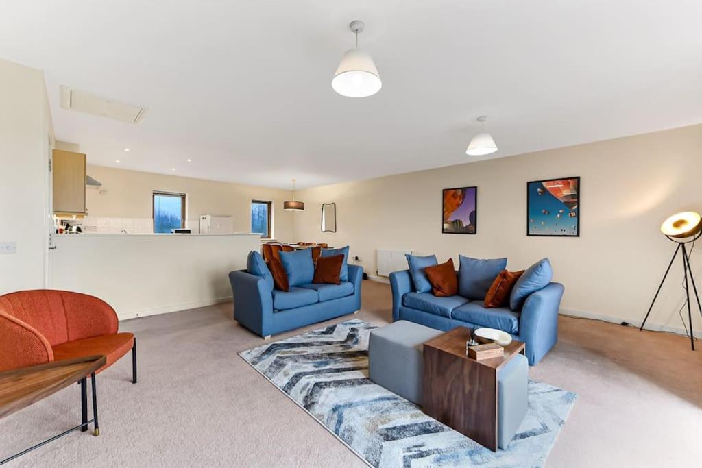 Large Group & Contractor Booking! Duplex W/Parking Milton Keynes Bagian luar foto