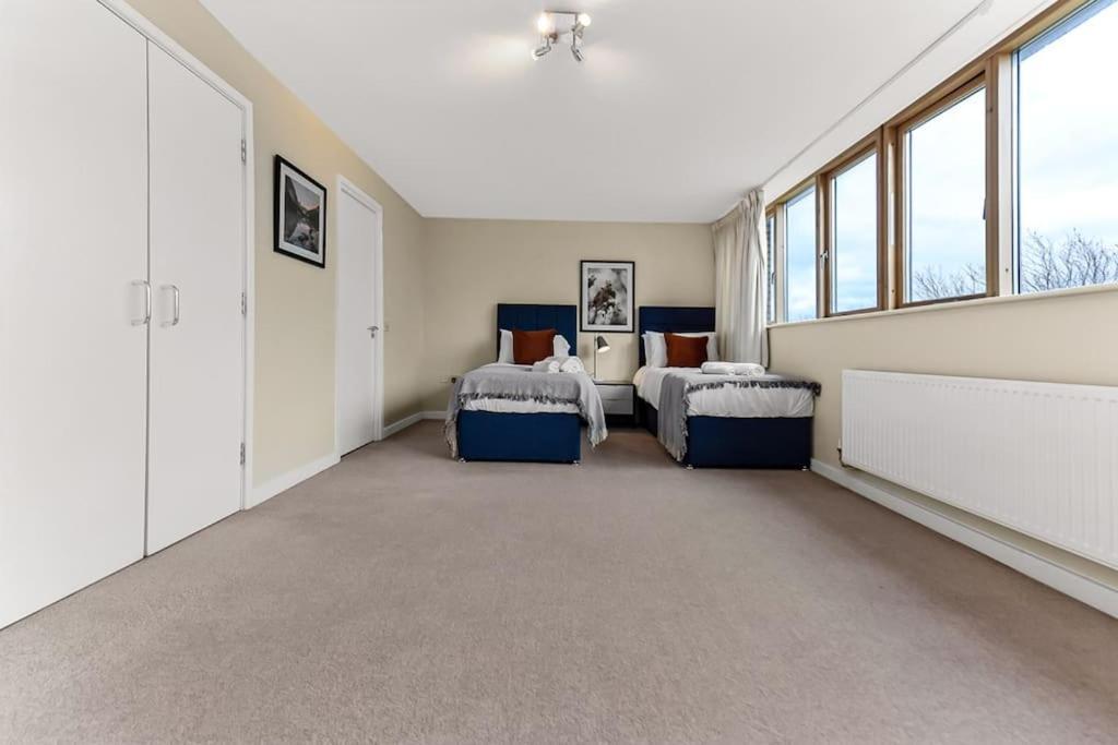 Large Group & Contractor Booking! Duplex W/Parking Milton Keynes Bagian luar foto